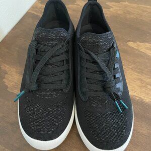 LIKE NEW - Vessi Women's Weekend Waterproof Sneaker - Black - Size 7